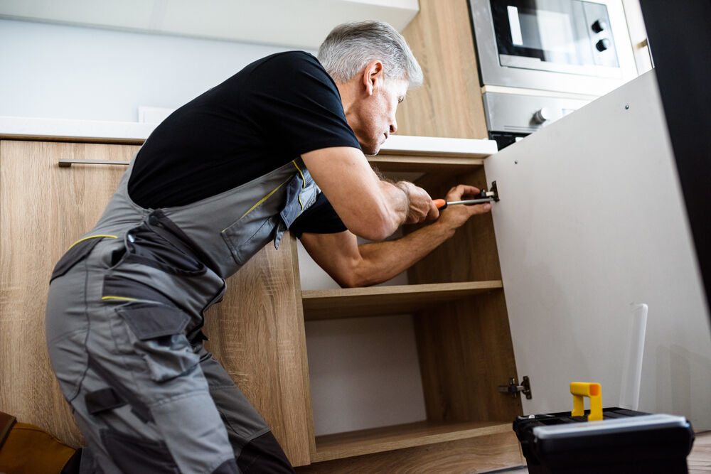 Replacing vs. Refacing Kitchen Cabinets: Costs and Considerations